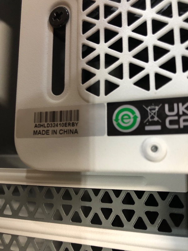 Photo 4 of Corsair 4000D Airflow White Steel / Plastic / Tempered Glass ATX Mid Tower Computer Case