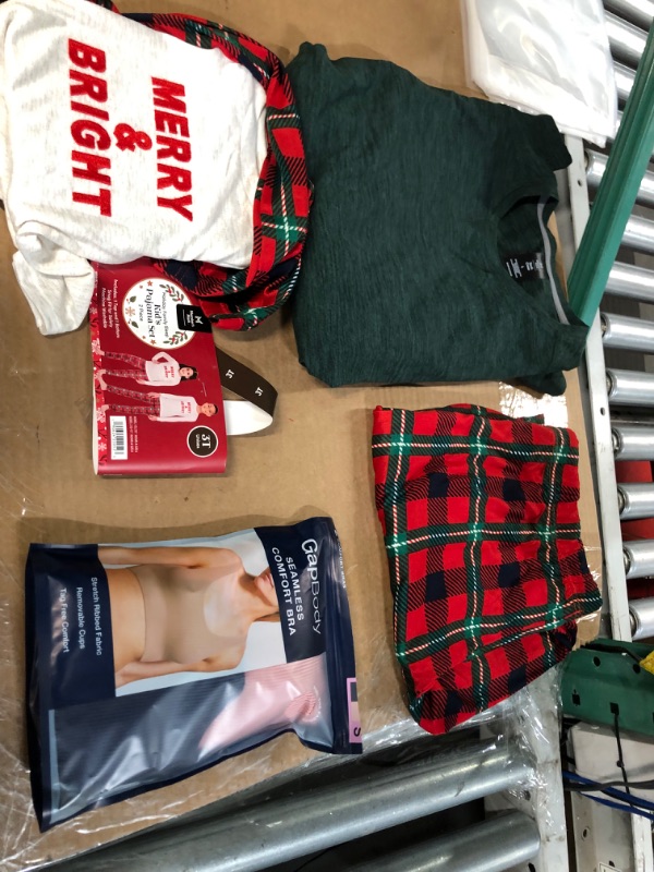 Photo 5 of **non refundable bundle**
Miscellaneous Clothing Bundle (4 items)