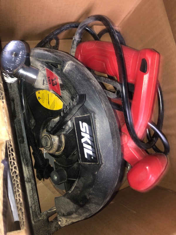 Photo 8 of **FOR PARTS ONLY**** READ NOTES
Skil 5080-01 13-Amp 7-1/4" Circular Saw, Red 13Amp Circular Saw