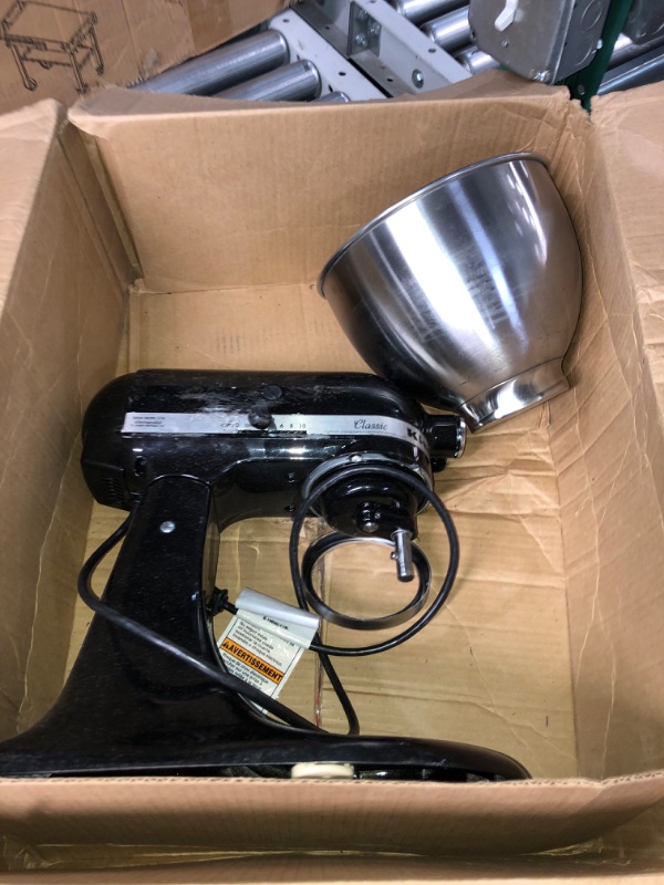 Photo 5 of **FOR PARTS ONLY**** READ NOTES
KitchenAid Classic Series 4.5 Quart Tilt-Head Stand Mixer K45SS, Onyx Black
