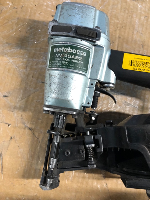 Photo 5 of **FOR PARTS ONLY** read notes
Metabo HPT Roofing Nailer | Pro Preferred Brand of Pneumatic Nailers | 16 Degree Magazine | Accepts 7/8-Inch to 1-3/4-Inch Nails | Ideal for Asphalt Roofing Shingles & Insulation Boards | NV45AB2