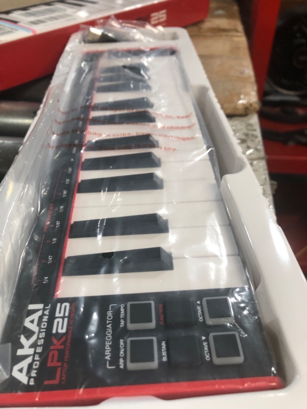 Photo 1 of AKAI Professional LPK25 - USB MIDI Keyboard Controller