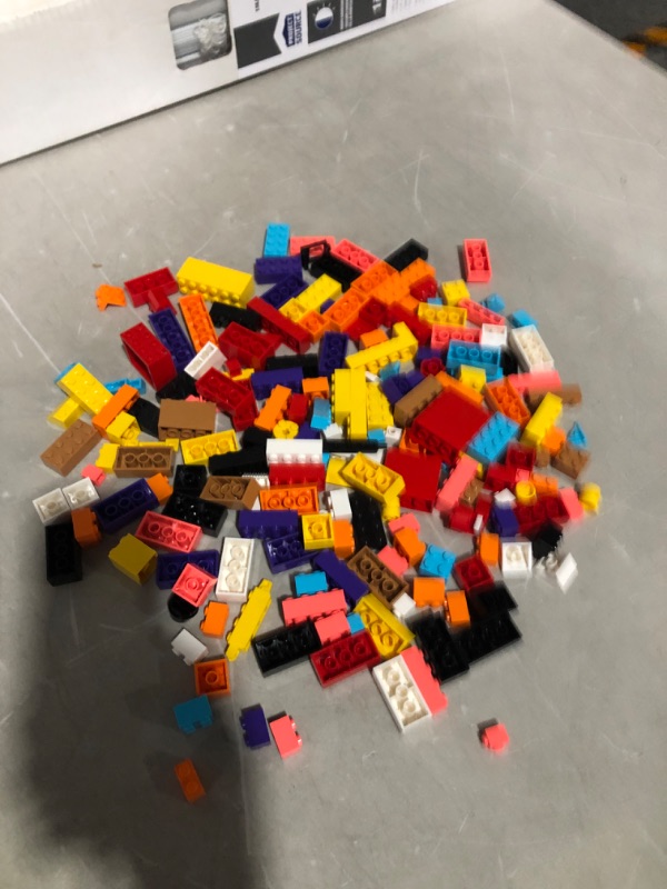 Photo 2 of * miscellaneous lego pieces * see all images * 
