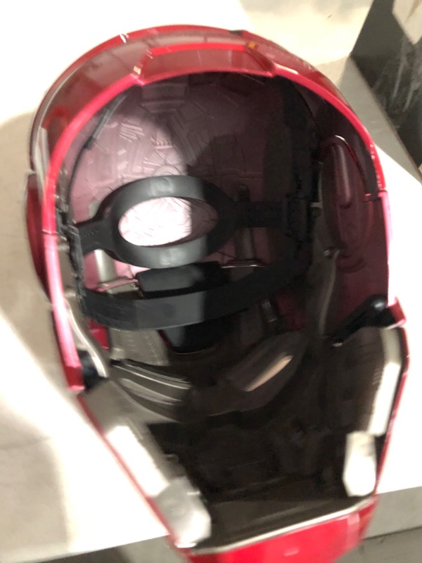 Photo 7 of Avengers Marvel Legends Iron Man Electronic Helmet - Multicolor Characters