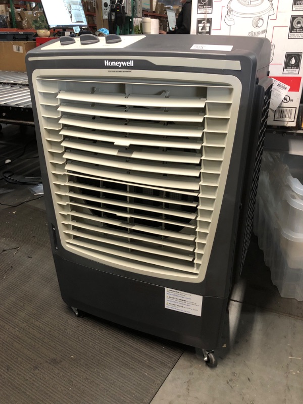 Photo 2 of (READ NOTES) Honeywell 2669 CFM Outdoor Portable Evaporative Cooler & Fan, 33 Ft Air Throw for Large Outdoor Spaces, CO610PMG, Grey