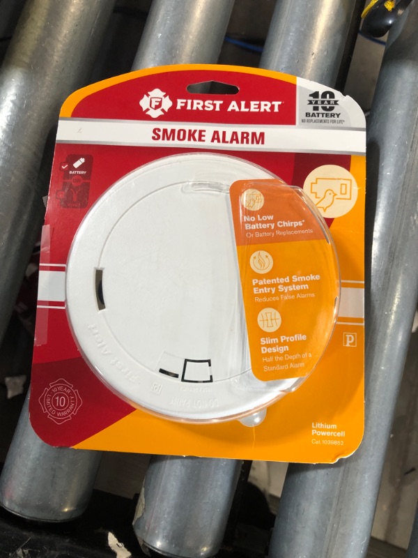 Photo 3 of (READ NOTES/SEE PHOTO) First Alert BRK PRC710 Smoke and Carbon Monoxide Alarm with Built-In 10-Year Battery , White PRC710 Detector Alarm