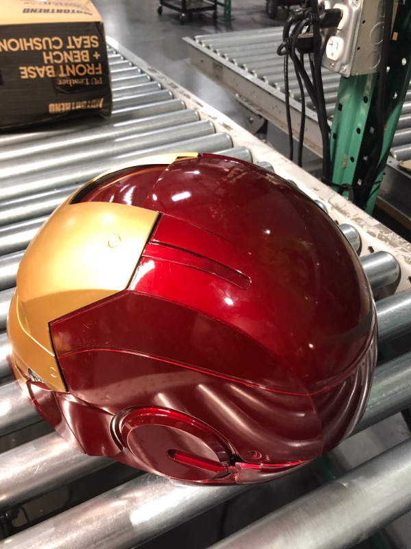 Photo 4 of ****DAMAGED***
Avengers Marvel Legends Iron Man Electronic Helmet - Multicolor Characters