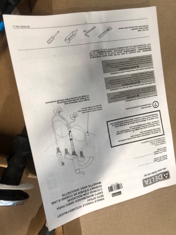 Photo 1 of **SEE NOTES**
Delta Faucet Classic Single-Handle Kitchen Sink Faucet with Side Sprayer in Matching Finish, Chrome 400-DST