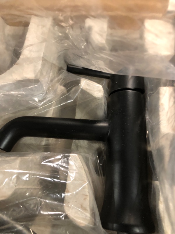 Photo 3 of **NONREFUNDABLE**FOR PARTS OR REPAIR**SEE NOTES**
Delta Faucet Trinsic Matte Black Bathroom Faucet, Single Hole Bathroom Faucet, Single Handle Bathroom Faucet, Matte Black 559LF-BLLPU