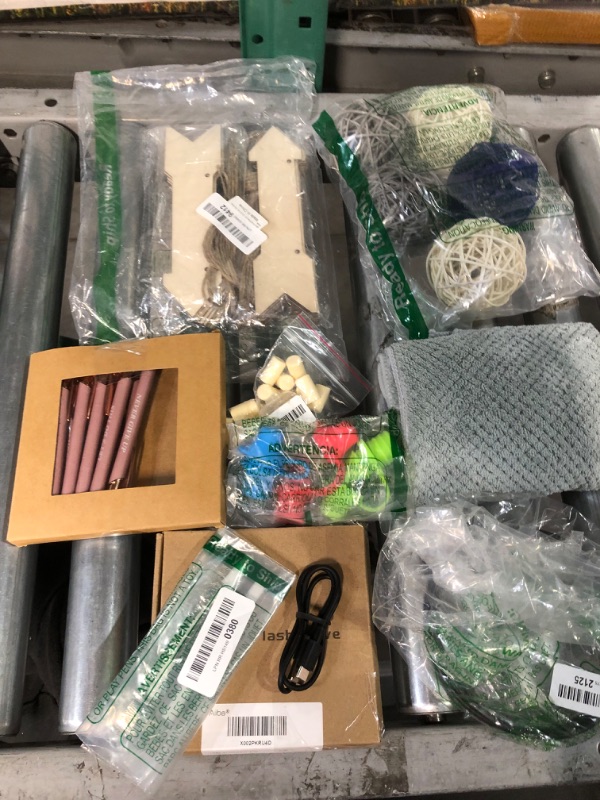 Photo 1 of **NON REFUNDABLE**
ASSORTED BUNDLE OF ITEMS