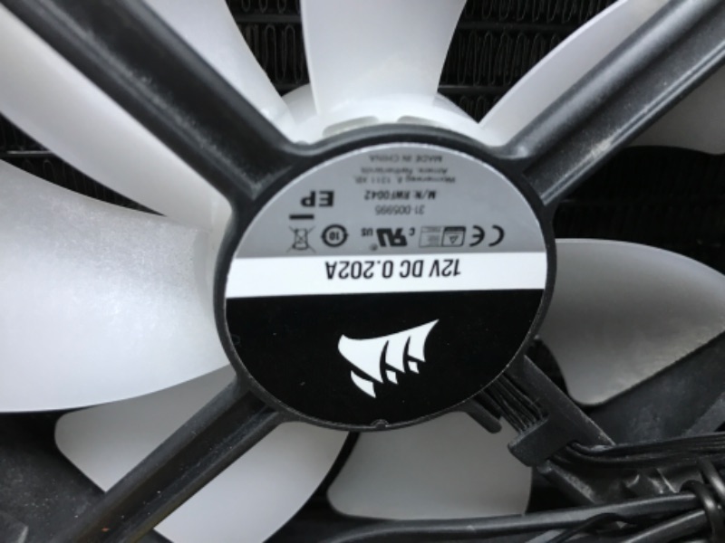 Photo 3 of CORSAIR iCUE Link H170i RGB Liquid CPU Cooler - 420mm AIO - QX140 RGB Fans - Fits Intel® LGA 1700, AMD® AM5 - iCUE Link System Hub Included - Black AIO Only 420mm AIO Black