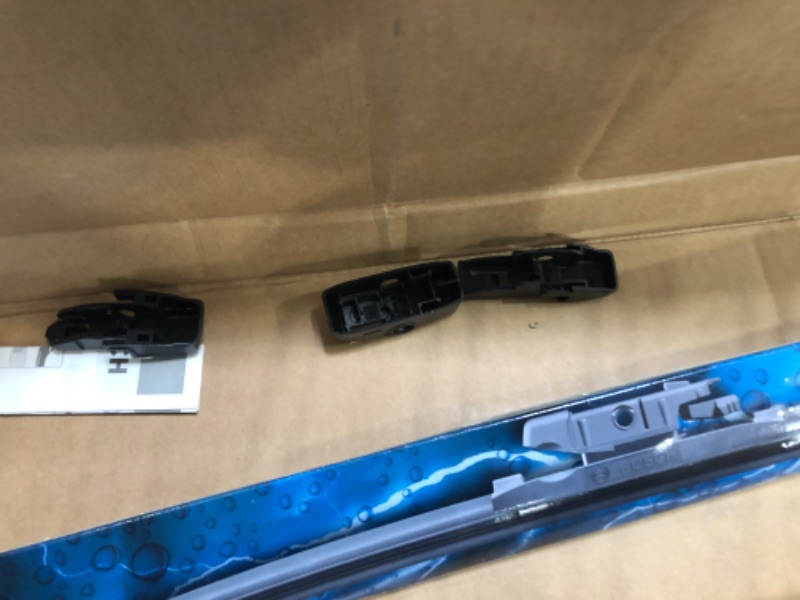 Photo 3 of Bosch ICON Wiper Blades 26OE its Ford: 11-19 Explorer, Mercedes-Benz: 11-06 B0, Toyota: 19-07 Tundra, Volkswage: 19-16 Tiguan +More, Up to 40% Longer Life, Frustration Free Packaging 26OE 