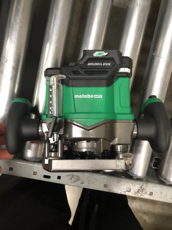 Photo 3 of ***SEE NOTES***Metabo HPT 36V MultiVolt™ Cordless Plunge Router (Tool Only) w/ 36V MultiVolt™ Battery and Charger Kit M3612DAQ4 (Tool Only) w/ 36V MultiVolt™ Battery & Charger Kit