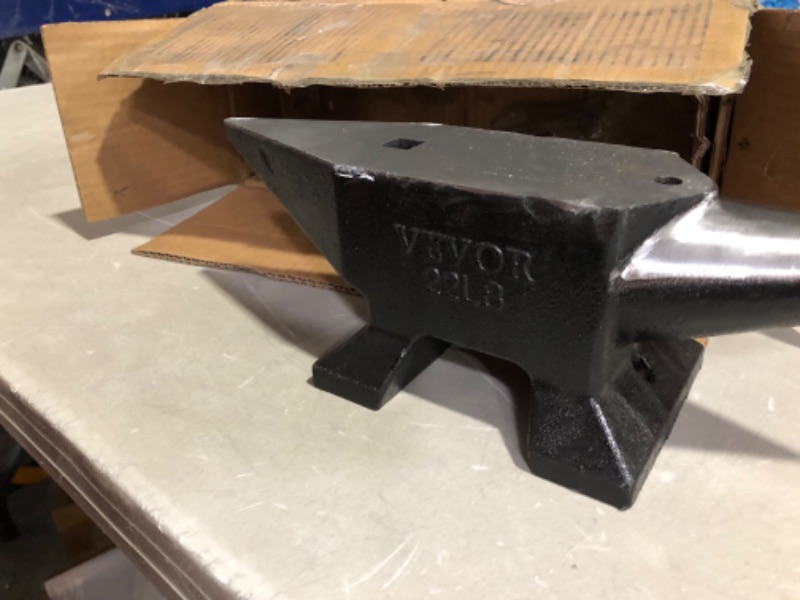 Photo 3 of *MINOR DAMAGE*
VEVOR Cast Iron Anvil, 22Lbs