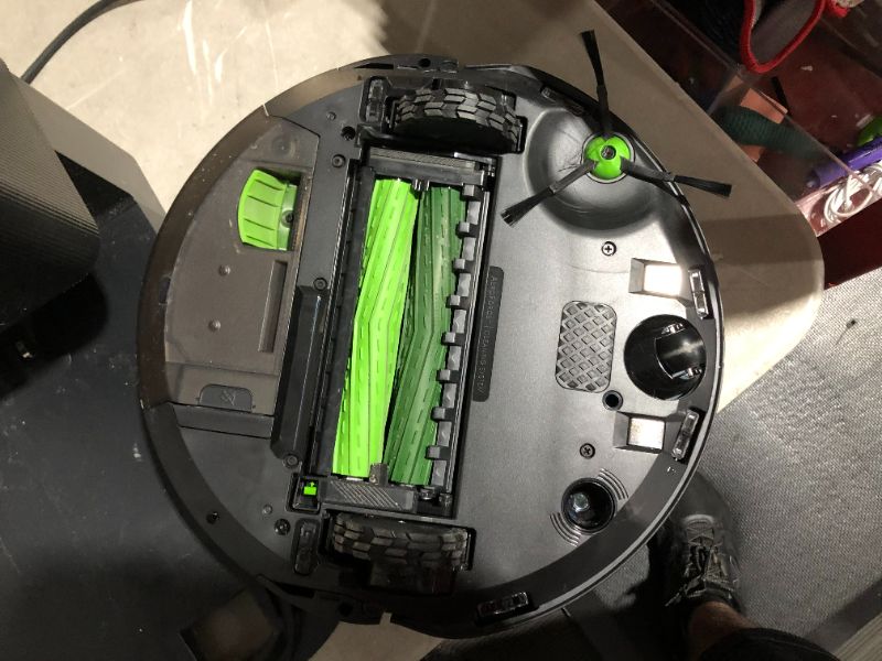 Photo 10 of ***USED - DIRTY - DOESN'T POWER ON - SEE NOTES**
iRobot® Roomba® j7+ (7550) Robot Vacuum Bundle with Automatic Dirt Disposal