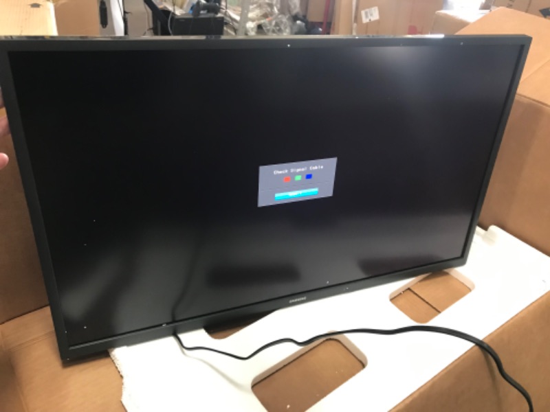 Photo 2 of Samsung U32J590 32-Inch 4K UHD LED-Lit Monitor 
