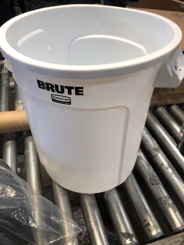 Photo 2 of Brute 10 Gal. White Plastic Round Trash Can