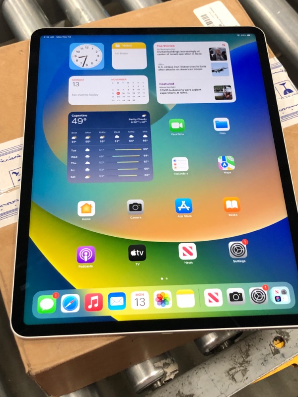 Photo 1 of Apple iPad Pro 12.9-inch (6th Generation): with M2 chip, Liquid Retina XDR Display, 256GB, Wi-Fi 6E, 12MP front/12MP and 10MP Back Cameras, Face ID, All-Day Battery Life – Silver
