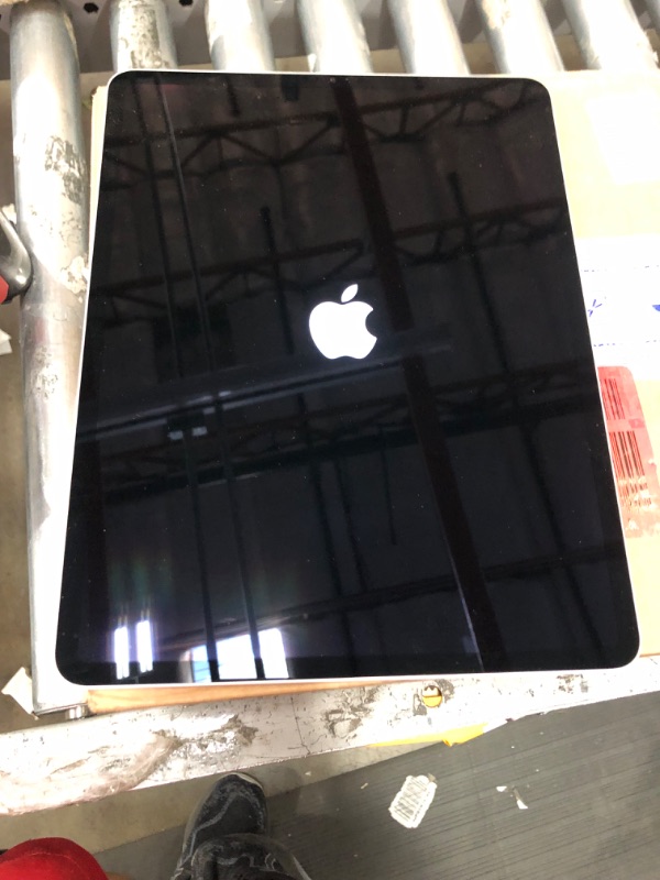 Photo 3 of Apple iPad Pro 12.9-inch (6th Generation): with M2 chip, Liquid Retina XDR Display, 256GB, Wi-Fi 6E, 12MP front/12MP and 10MP Back Cameras, Face ID, All-Day Battery Life – Silver
