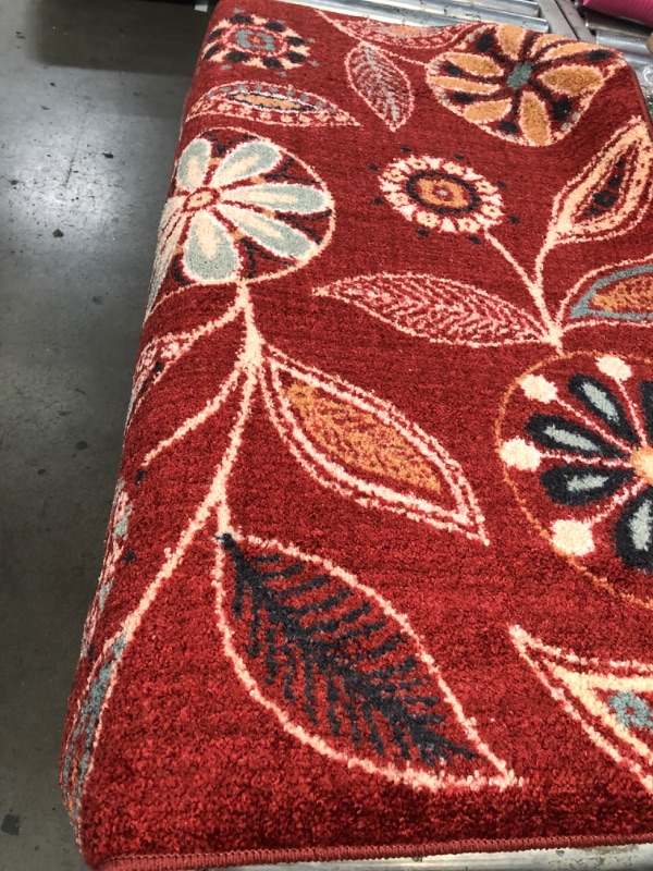 Photo 1 of 2.6 x4 ft burgundy rug