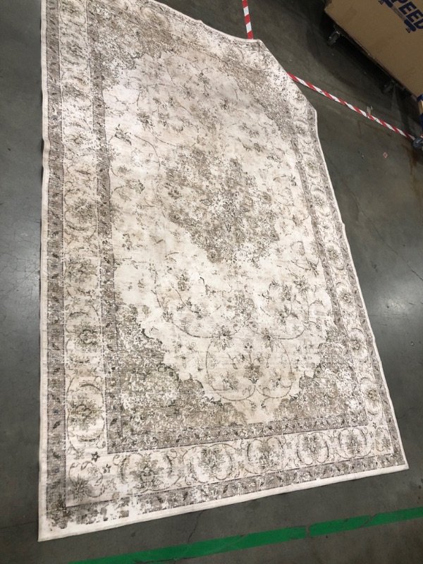 Photo 1 of 6' x 9' Rug