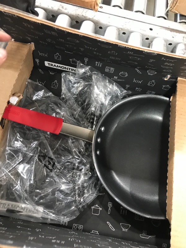 Photo 1 of 10" frying pan 