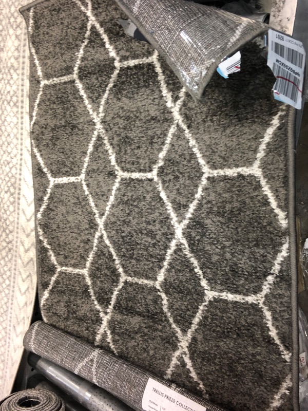 Photo 1 of 2x3 area rug