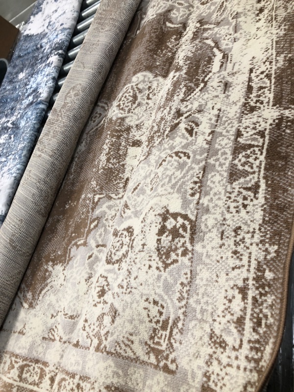 Photo 1 of 5ft x7ft area rug 