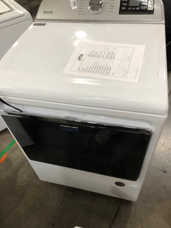 Photo 4 of Maytag Smart Capable 7.4-cu ft Hamper DoorSmart Gas Dryer (White)