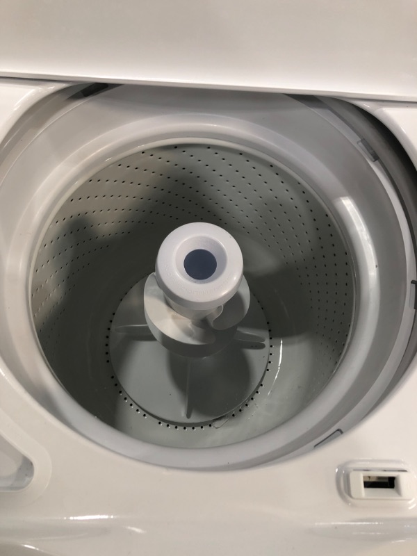 Photo 2 of Whirlpool 3.5-cu ft High Efficiency Agitator Top-Load Washer (White)