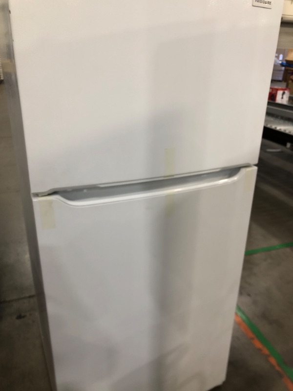 Photo 5 of Frigidaire Garage-Ready 18.3-cu ft Top-Freezer Refrigerator (White)
