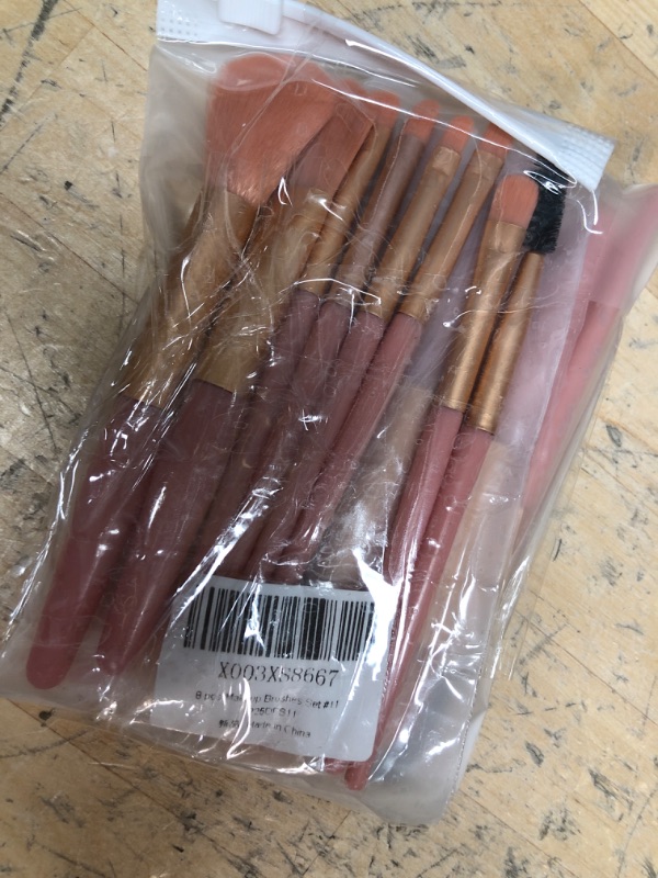 Photo 1 of 16 mini make up brushes 
