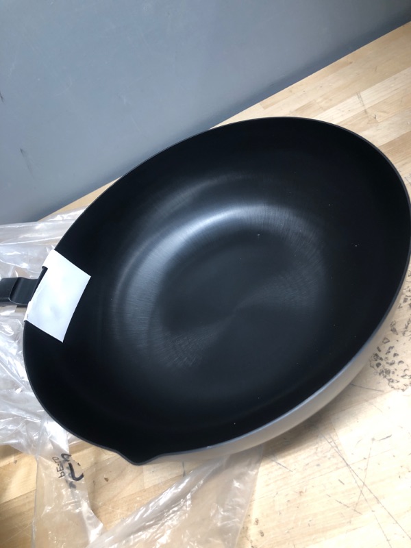 Photo 2 of * MISSING HANDLE* vivicreate Carbon Steel Wok - 12.5 “ Woks and Stir Fry Pans - Chinese Wok with Round Bottom Wok - Traditional Chinese Japanese Woks - Black Steel Wok (1 handle)