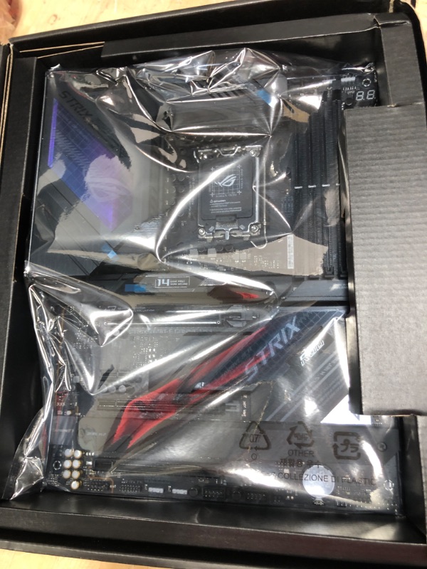 Photo 2 of ASUS ROG Strix Z690-E Gaming WiFi 6E LGA 1700(Intel 12th Gen)ATX gaming motherboard(PCIe 5.0,DDR5,2.5 Gb LAN,Thunderbolt 4,5xM.2,1xPCIe 5.0 M.2,ROG Hyper M.2 Card,Front panel USB 3.2 Gen 2x2 Type-C)