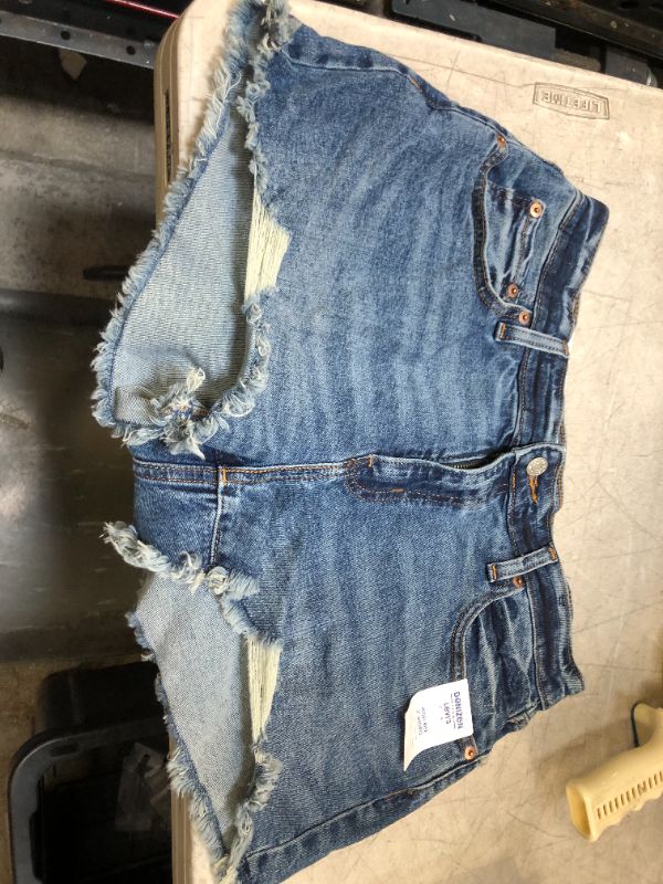 Photo 2 of DENIZEN from Levi's Women's High-Rise 3" Jean Shorts - Solano Beach 4 W27
