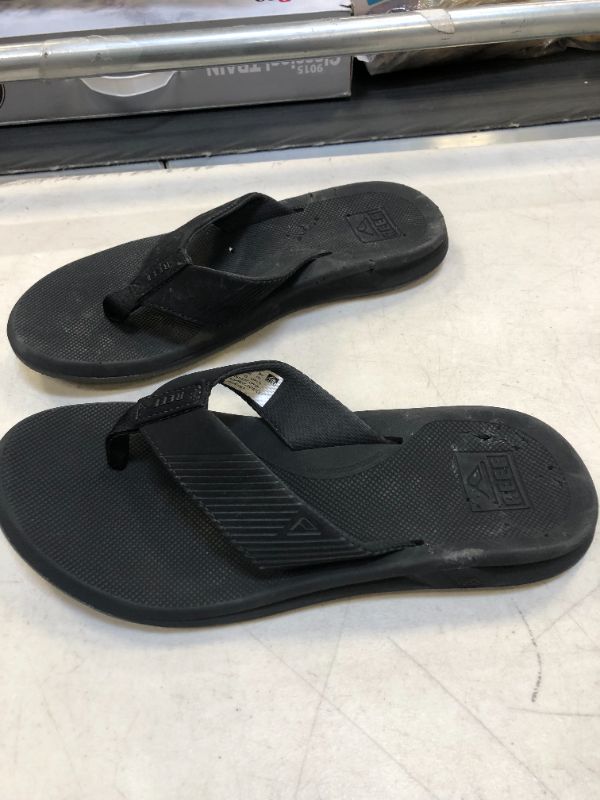 Photo 1 of REEF MENS SANDALS SIZE 9