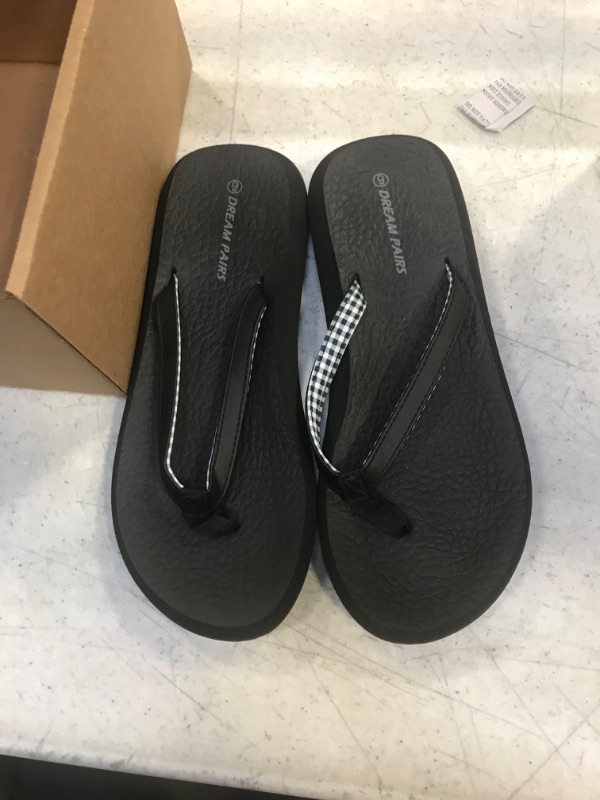 Photo 2 of DREAM PAIRS Women's Arch Support Flip Flops Comfortable Soft Cushion Summer Beach Thong Sandals ***SIZE 9****