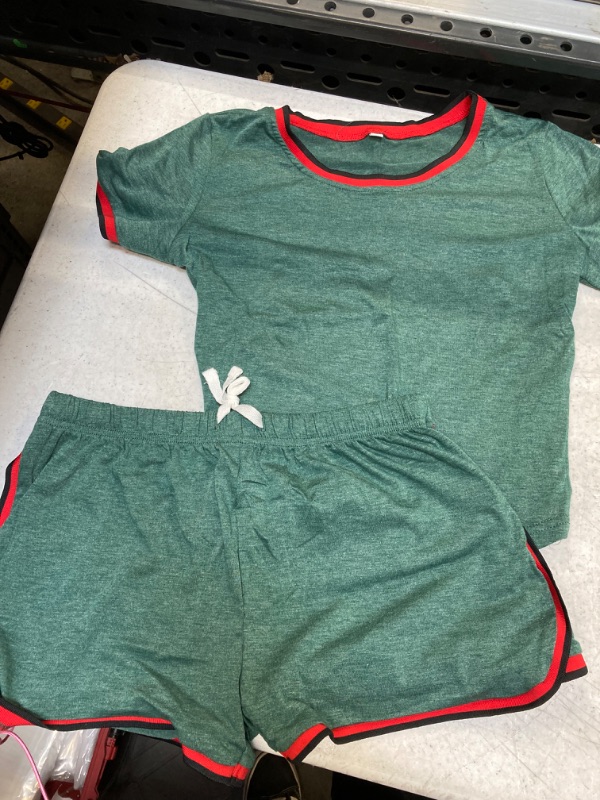 Photo 1 of 2 Piece Juniors Green/Red Lounge Set M 