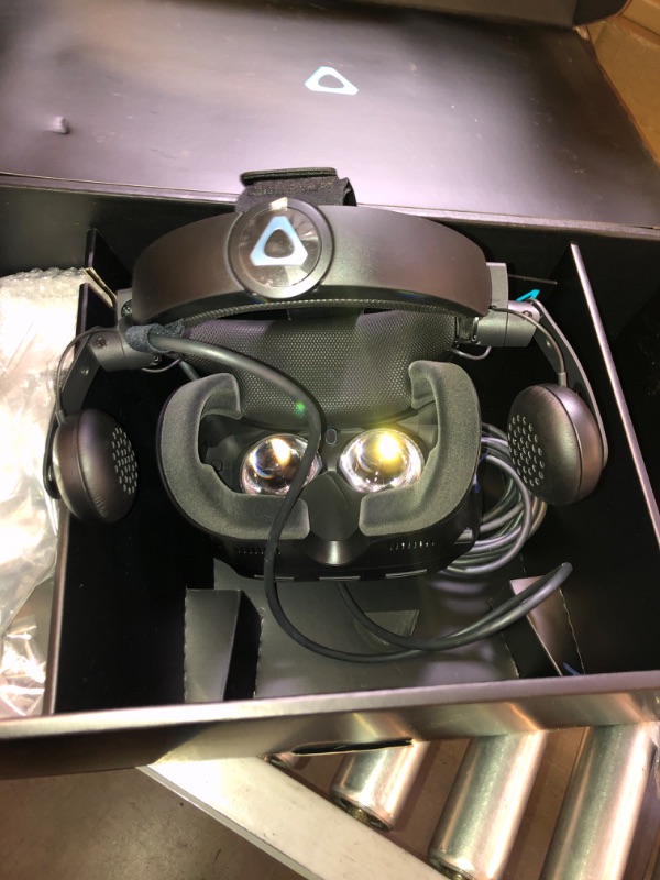 Photo 3 of HTC Vive Cosmos Elite Virtual Reality System Cosmos - Elite