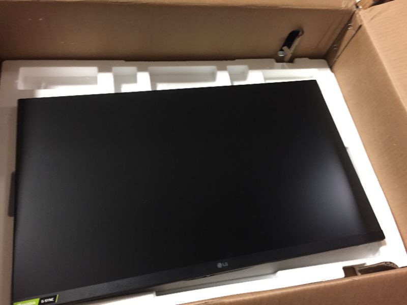 Photo 1 of LG UltraGear QHD 27-Inch Gaming Monitor 27GL83A-B - IPS 1ms (GtG), with HDR 10 Compatibility, NVIDIA G-SYNC, and AMD FreeSync, 144Hz, 
