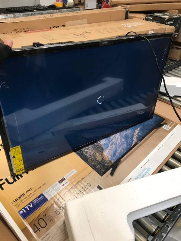 Photo 2 of SAMSUNG 40-inch Class LED Smart FHD TV 1080P (UN40N5200AFXZA, 2019 Model)