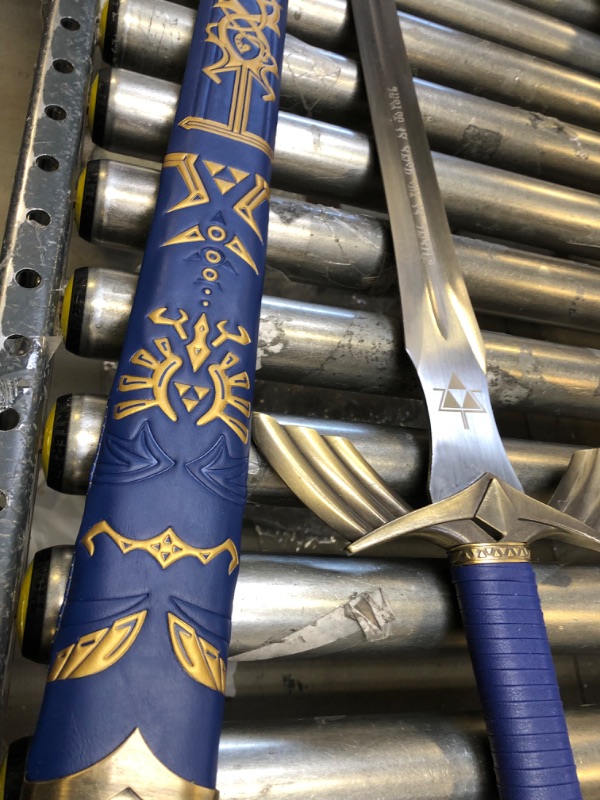 Photo 2 of Top Swords Legend of Zelda Full Tang Master Sword SHARPENED Skyward Limited Edition Deluxe w Belt 13-Blue-BKB