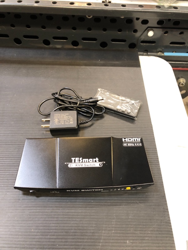 Photo 2 of TESmart HDMI KVM Switch 2 ports 2 in 1 out , support 4k 3840*2160@60Hz 4:4:4 Support HDR 10 and Dolby Vision ,Complaint with HDCP 2.2, With USB2.0 and audio output ports