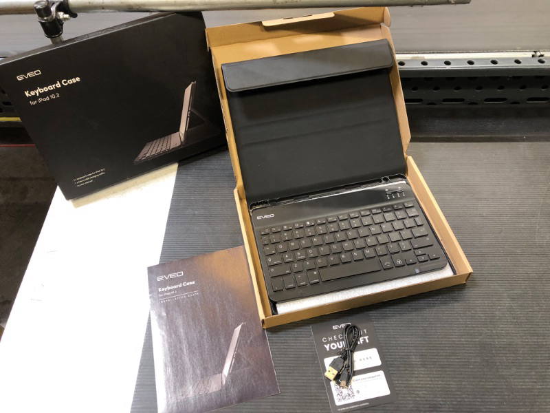 Photo 2 of EVEO iPad Case With Keyboard 10.2'' - iPad 7(2019)/ 8(2020)/ 9(2021)th Generation