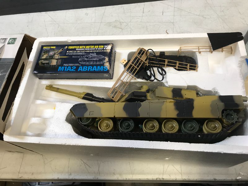 Photo 2 of POCO DIVO Abrams M1A2 US Battle Tank RC Airsoft Panzer 1/24 Scale Model 2.4Ghz Remote Control Military Vehicle Combat Fight Infrared BB