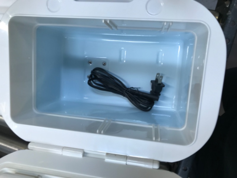 Photo 2 of COOLER AND WARMER BOX PA-8L