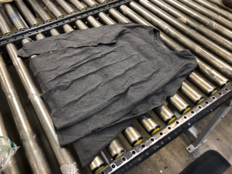 Photo 2 of Amazon Essentials Men's Regular-Fit Long-Sleeve T-Shirt XL
