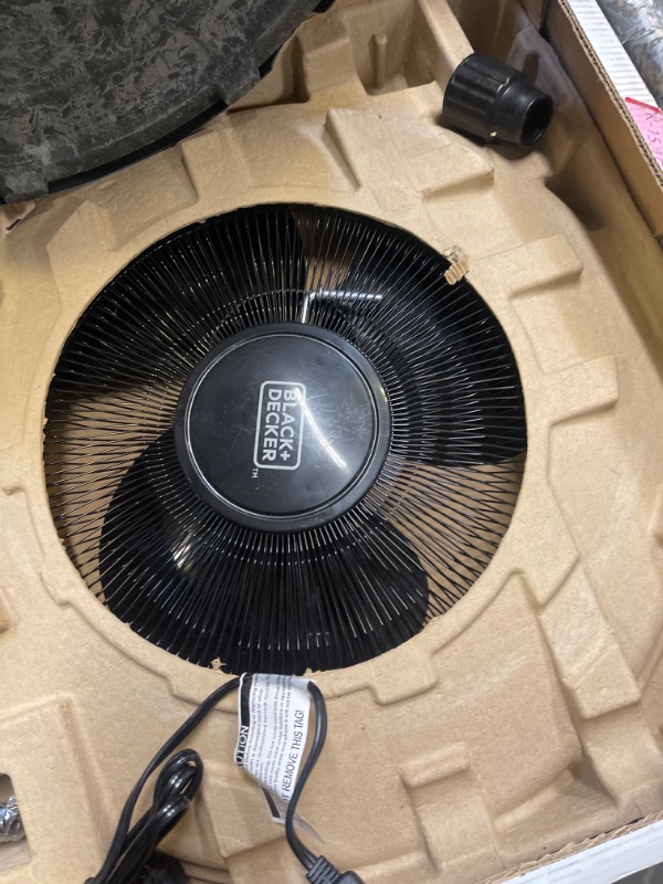 Photo 4 of BLACK+DECKER BFSR18B 18 Inches Stand Fan with Remote, Black Black 18"