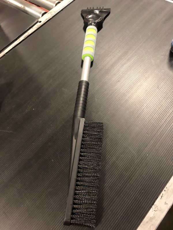 Photo 1 of 27" Avalanche Snowbrush