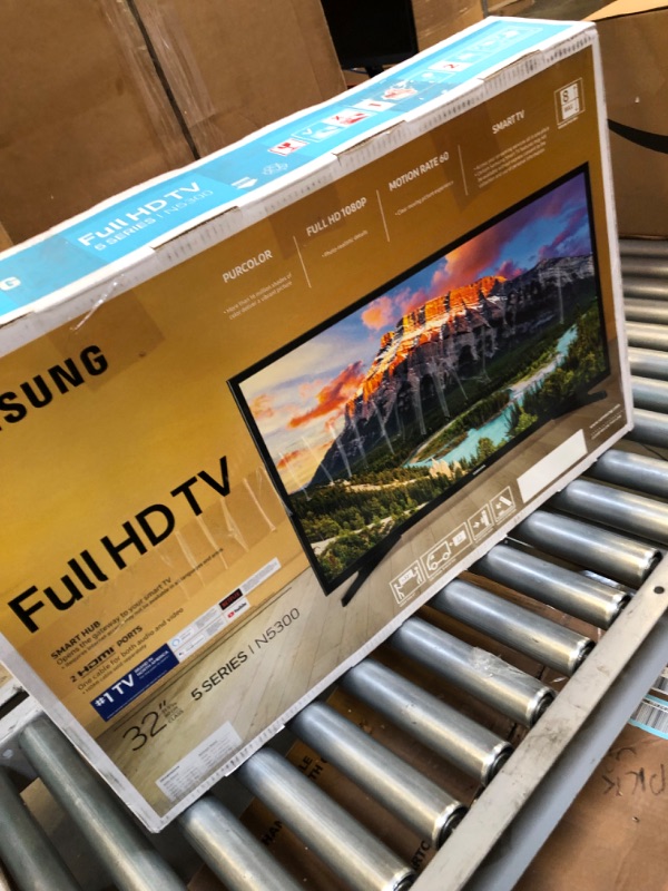 Photo 2 of SAMSUNG 32-inch Class LED Smart FHD TV 1080P (UN32N5300AFXZA, 2018 Model)
